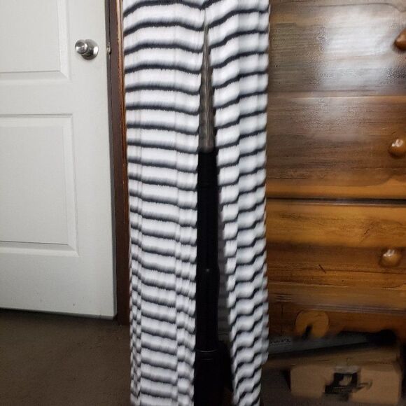 SOFT Michael Kors Black and White Striped Scoop Neck Maxi Dress - Picture 9 of 12